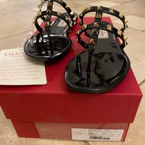 Authentic Valentino Rockstud Sandals - Picture 2 of 5